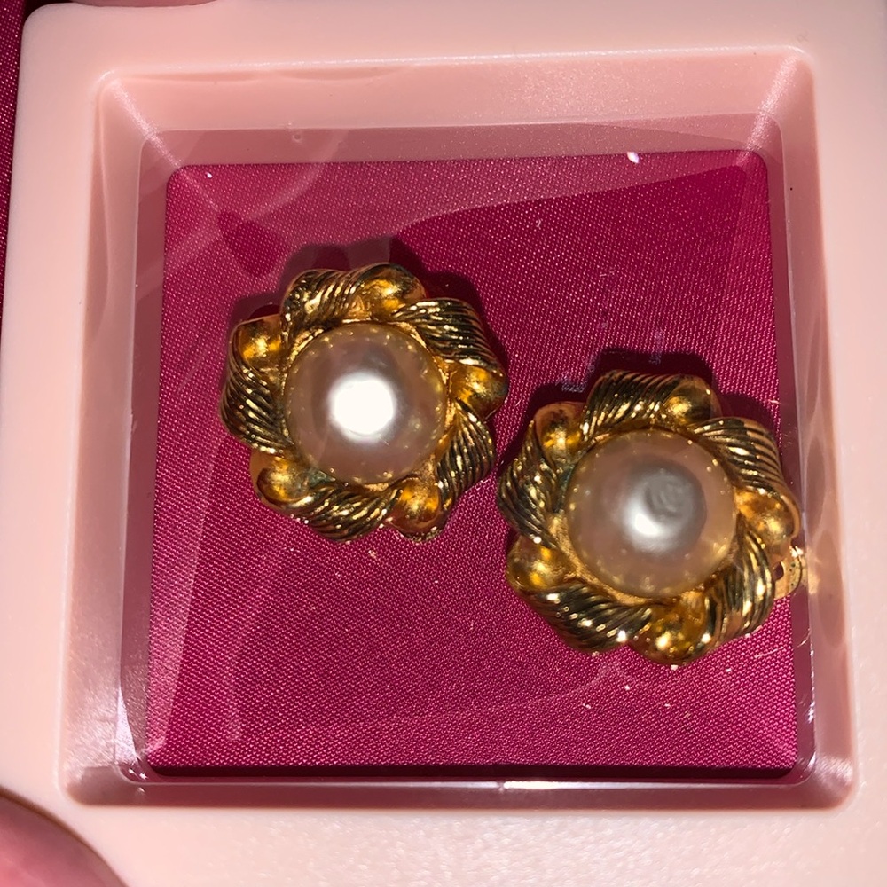 OMG CHANEL Pearl Earrings !!! Great Gift For Holidays